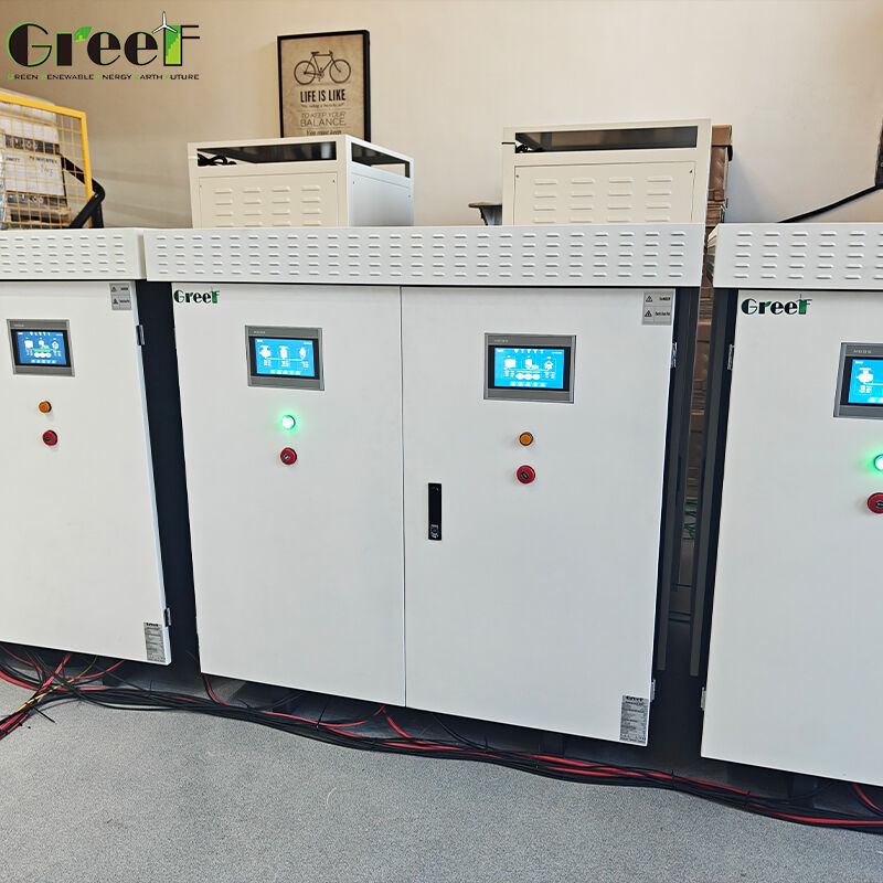 Controller di rete con batteria agli ioni di litio con schermo tattile LCD e efficienza massima del 95% per sistemi solari ed eolici