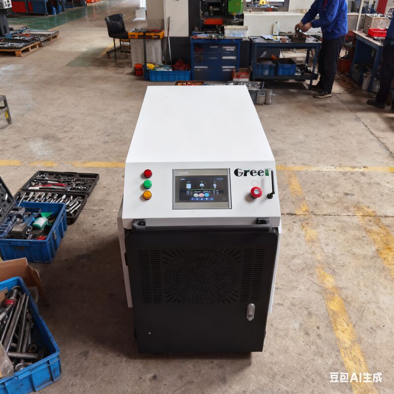 Invertitore di potenza nominale fuori rete da 100 kW con protezione contro le sovratensioni di livello 2 e altitudine di lavoro fino a 4000 m