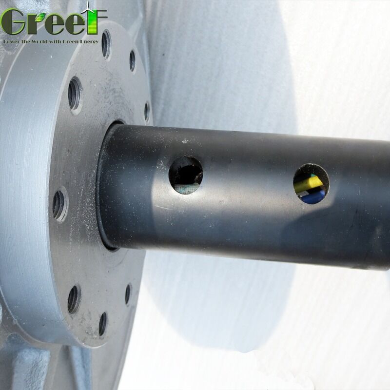 Ripristino manuale delle funzioni sul regolatore di rete con raffreddamento forzato dell'aria e uscita di alimentazione regolata per la gestione dell'energia