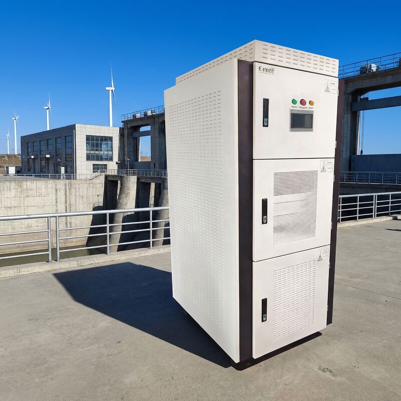 Convertitore Ibrido con Schermo LCD, Monitoraggio Guasti di Terra ed Efficienza Massima del 95%, Progettato per l'Integrazione in Rete