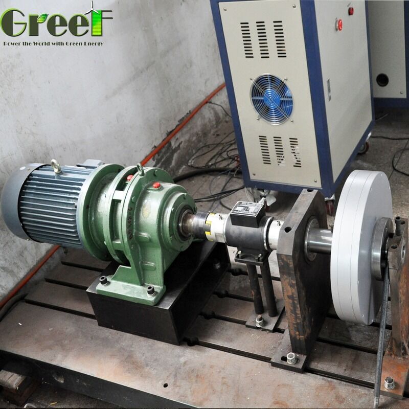 Generatore a magneti permanenti senza nucleo ad alta efficienza (>92%) con bassa coppia di spunto (<0.03 N*m) e design a flusso assiale per applicazioni industriali