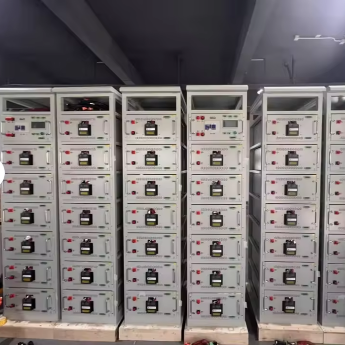 Batteria al litio ad alta tensione con profondità di scarica superiore all'80% Smart BMS e temperatura di lavoro da meno 20 a 65 gradi Celsius
