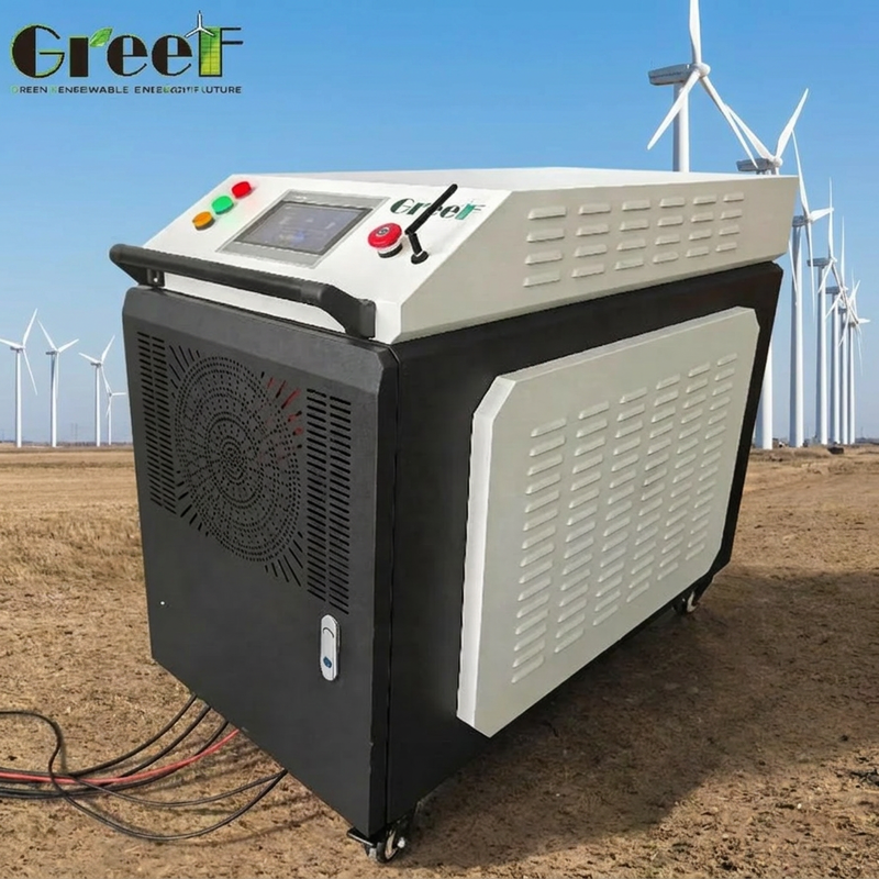 Su inverter di rete con protezione contro cortocircuito CA, ampia gamma di temperature (-40°C a +60°C) e livello di protezione IP54